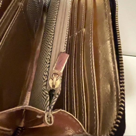 ❌SOLD❌ EUC Beautiful Steve Madden Large Fall Tan Beige & Gold Logo Zipper Wallet - Picture 10 of 14